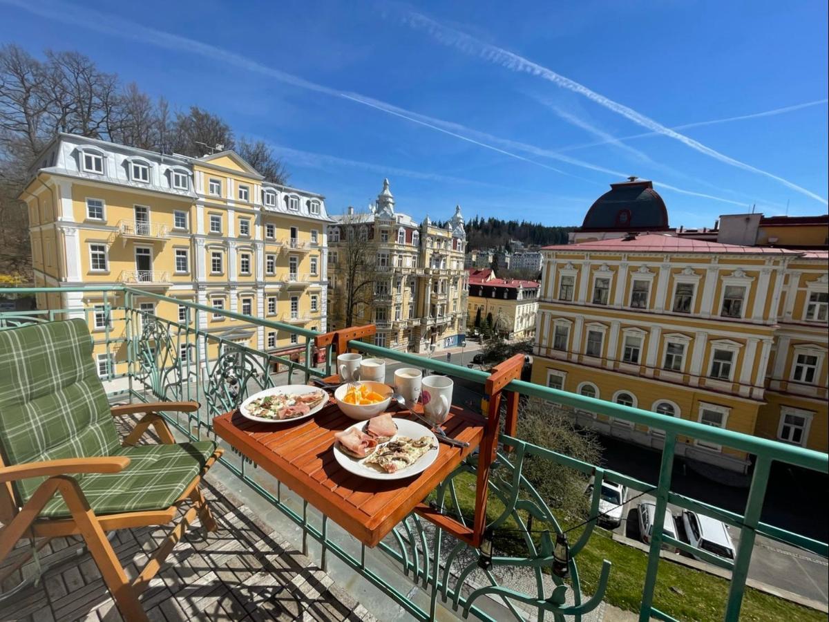 2 balconies above colonnade apartment Mariánské Lázně Exterior foto